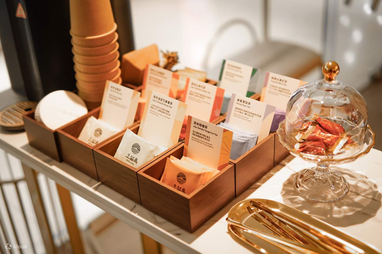 Rinfreschi coreani e bustine di tè, tra cui tè profumato, tè alla frutta e tè oolong, saranno offerti prima e dopo il trattamento. Goditi il tuo ME TIME con il corpo e la mente più rilassati.